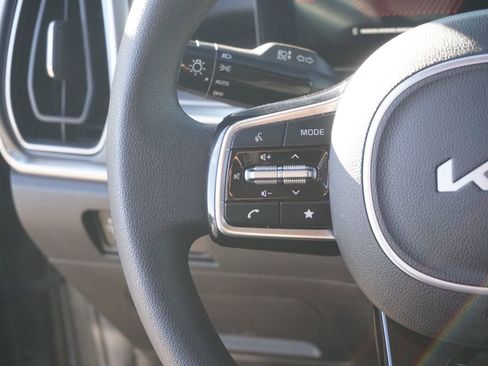 Used 2024 Kia Sorento LX image 23