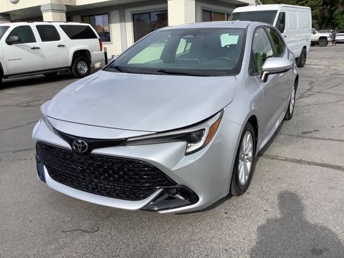 Used 2023 Toyota Corolla SE FWD image 3