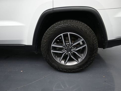 Used 2020 Jeep Grand Cherokee Laredo w/ Laredo X Package image 9