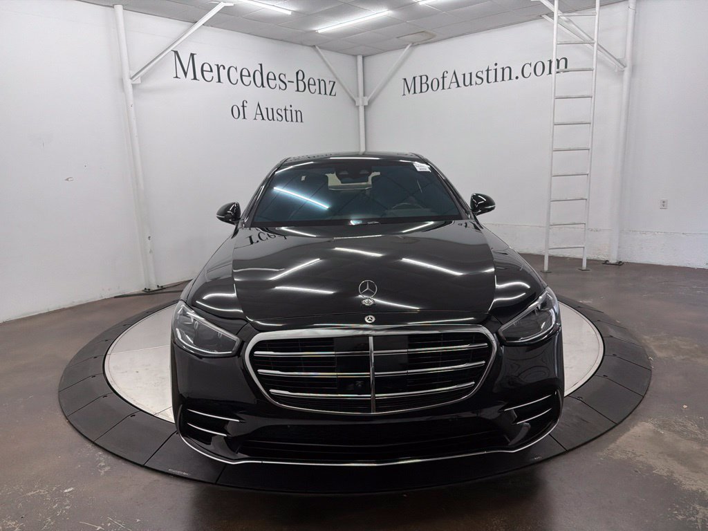 Used 2023 Mercedes-Benz S 580 4MATIC Sedan image 2