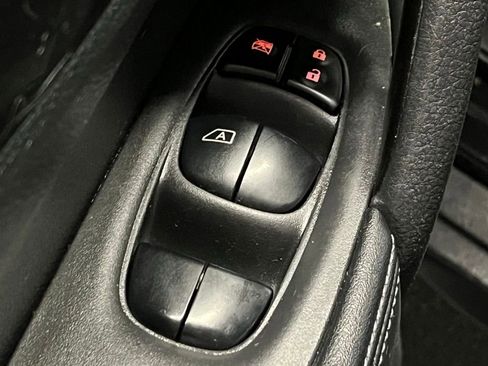 Used 2020 Nissan Rogue SV FWD image 16
