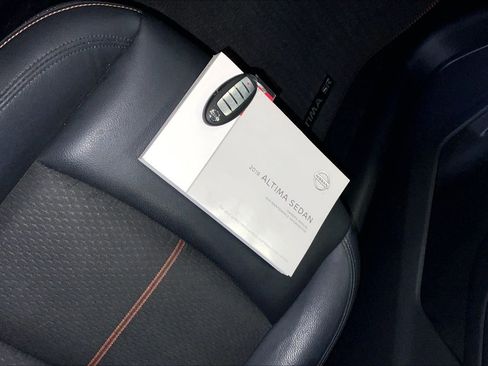 Used 2019 Nissan Altima 2.5 SR w/ SR Premium Package image 19