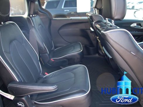 Used 2023 Chrysler Pacifica Limited w/ Uconnect Theater Family Group AWD/4WD image 13