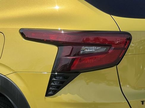 Certified 2024 Chevrolet Trax RS w/ Sunroof Package FWD image 10