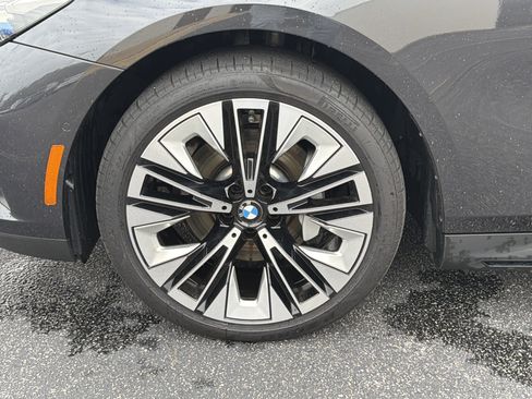 Certified 2025 BMW 530i w/ Premium Package image 34