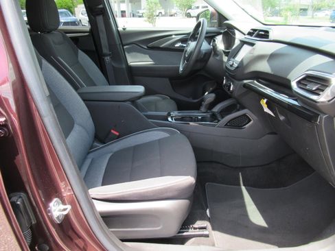 Used 2023 Chevrolet TrailBlazer LT AWD/4WD image 10