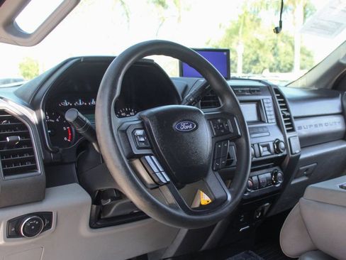 Used 2018 Ford F550 2WD Regular Cab Super Duty image 25