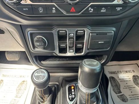 Used 2023 Jeep Wrangler Unlimited Sahara AWD/4WD image 16