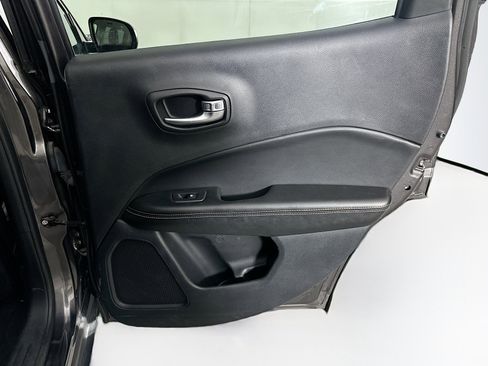 Used 2021 Jeep Compass Latitude FWD image 27