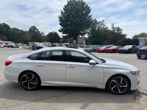 Used 2018 Honda Accord Sport image 7
