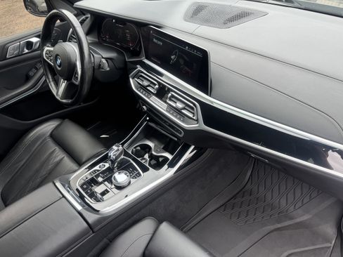 Used 2022 BMW X7 M50i w/ Dynamic Handling Package AWD/4WD image 31