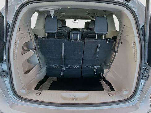 Used 2024 Chrysler Pacifica Touring-L image 29