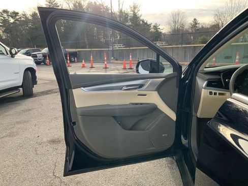 Used 2021 Cadillac XT5 Premium Luxury image 17