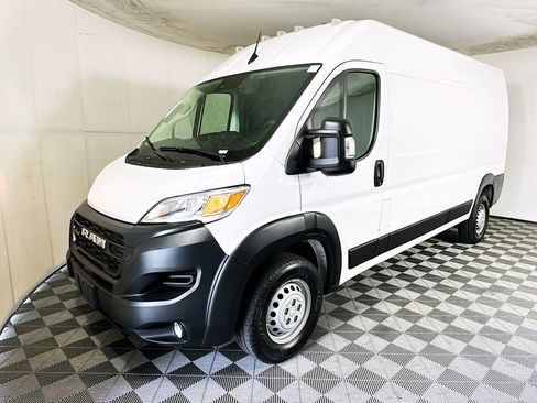 Used 2025 RAM ProMaster 2500 w/ Convenience Group image 7