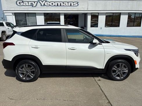 Used 2023 Kia Seltos S w/ Navigation Package AWD/4WD image 9