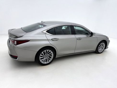 Used 2021 Lexus ES 300h w/ Luxury Package image 6