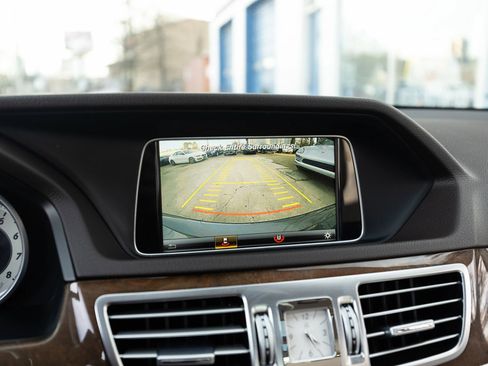 Used 2016 Mercedes-Benz E 350 Sedan image 34