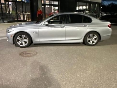 Used 2012 BMW 528i xDrive Sedan AWD/4WD image 2
