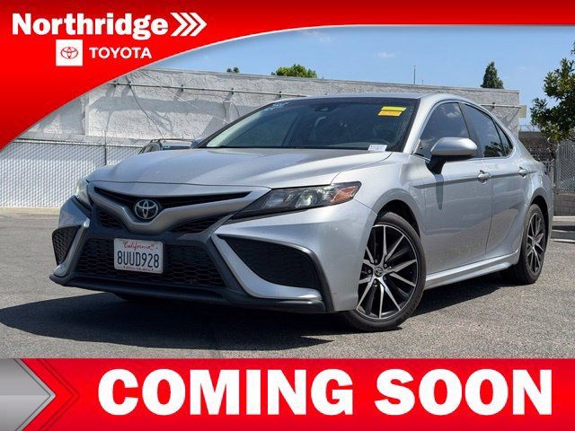 Used 2021 Toyota Camry SE w/ Carpet Mat Package (TMS) FWD image 2