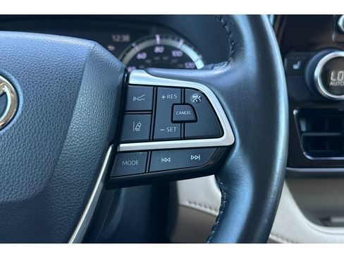 Used 2022 Toyota Highlander XLE image 40