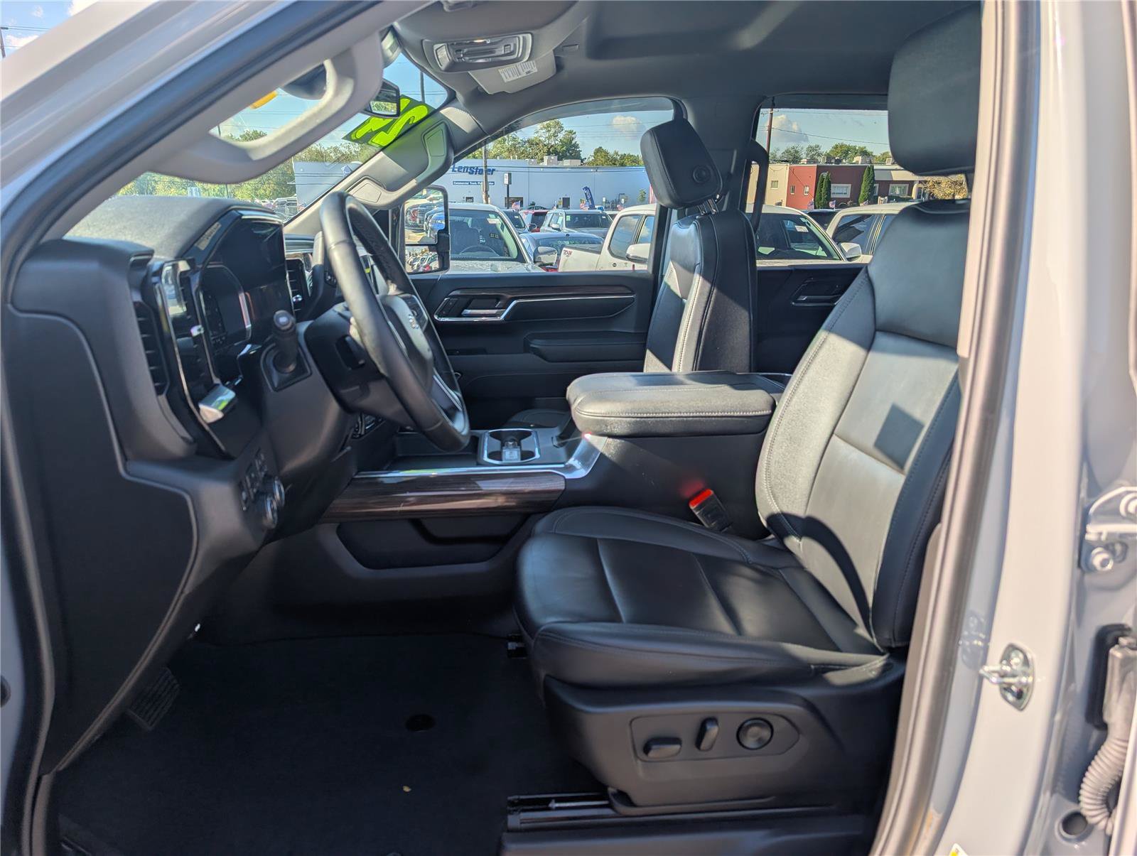 Used 2024 Chevrolet Silverado 2500 LT AWD/4WD image 20