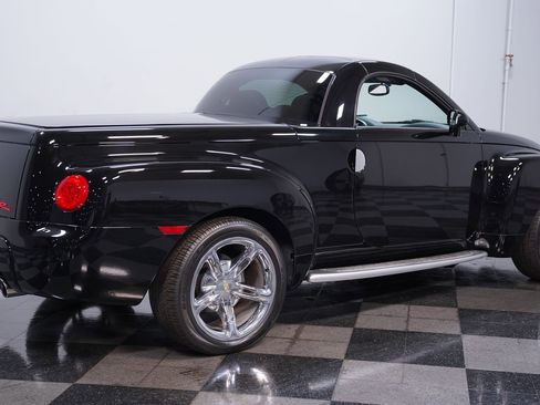 Used 2005 Chevrolet SSR w/ Preferred Equipment Group image 12