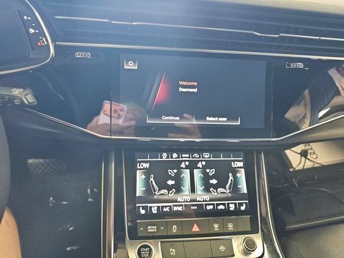Used 2022 Audi Q8 Premium Plus w/ Premium Plus Package AWD/4WD image 13