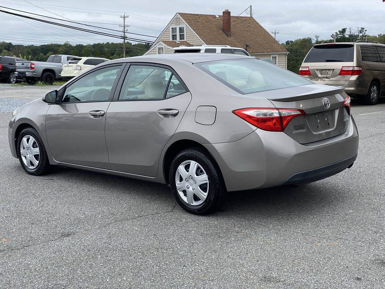 Used 2014 Toyota Corolla LE FWD image 2