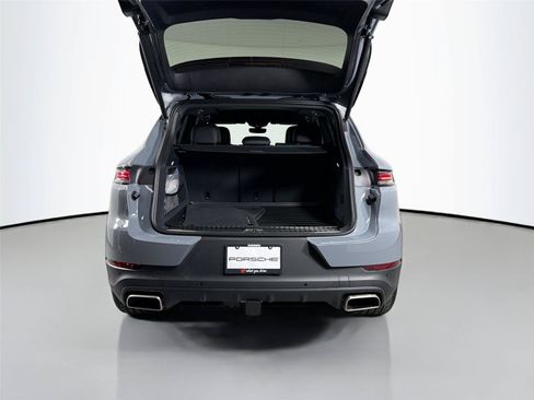 Certified 2026 Porsche Cayenne AWD/4WD image 35