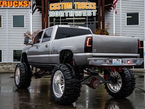 Used 2006 GMC Sierra 2500 SLT w/ Heavy-Duty Power Package image 6