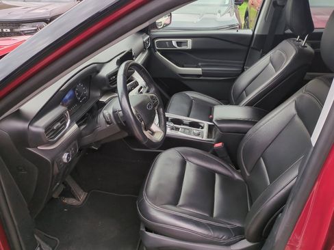 Used 2020 Ford Explorer XLT w/ Equipment Group 202A image 12