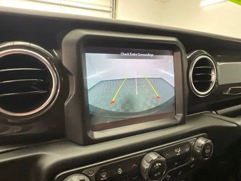 Used 2019 Jeep Wrangler Unlimited Sahara image 5