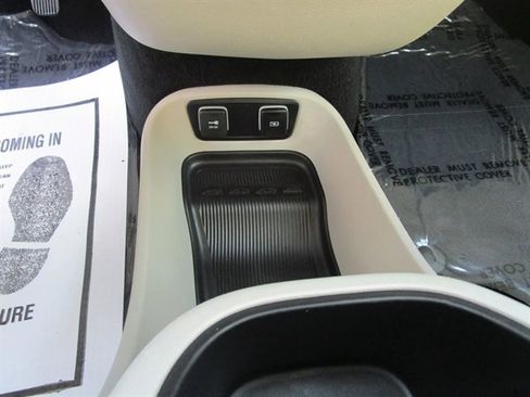 Used 2021 Chrysler Pacifica Touring-L image 29