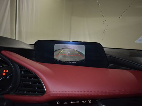 Used 2020 MAZDA MAZDA3 Hatchback w/ Premium Package image 18