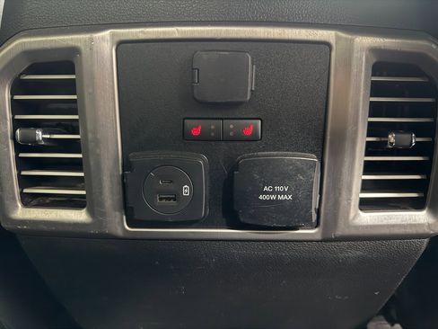 Used 2021 Ford F350 Platinum w/ Tremor Off-Road Package image 39