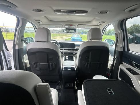 Used 2024 Kia Telluride EX w/ EX Captain's Chair Package AWD/4WD image 8