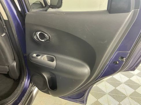 Used 2015 Nissan Juke S FWD image 29