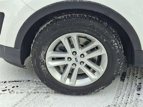 Used 2017 Ford Explorer XLT w/ Equipment Group 201A image 8