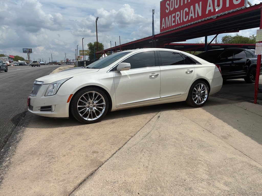 Used 2013 Cadillac XTS Platinum FWD image 18