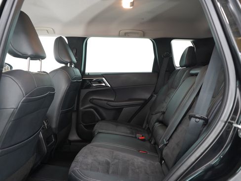 Used 2023 Mitsubishi Outlander SE image 21