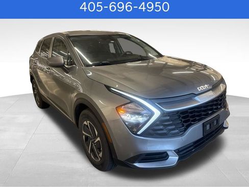 Used 2023 Kia Sportage LX AWD/4WD image 2