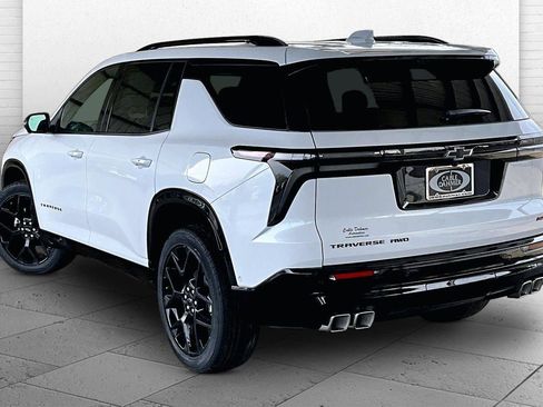 New 2026 Chevrolet Traverse RS w/ LPO, Floor Liner Package image 3
