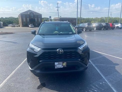 Used 2022 Toyota RAV4 XLE AWD/4WD image 2