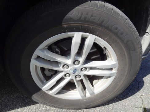 Used 2023 Ford Explorer XLT w/ Equipment Group 202A image 14