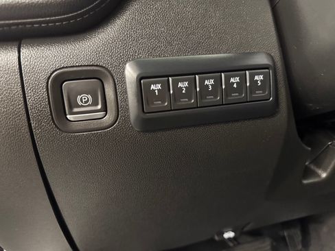 Used 2022 Chevrolet Silverado 2500 LT w/ Convenience Package AWD/4WD image 16