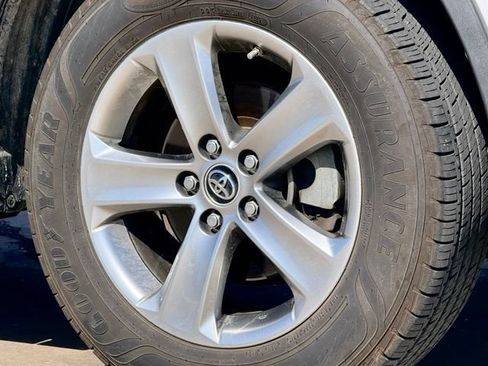 Used 2015 Toyota RAV4 XLE FWD image 10