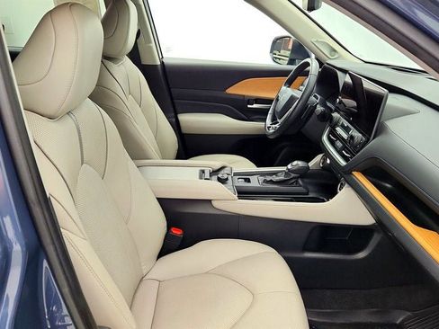 Used 2024 Toyota Grand Highlander AWD image 25