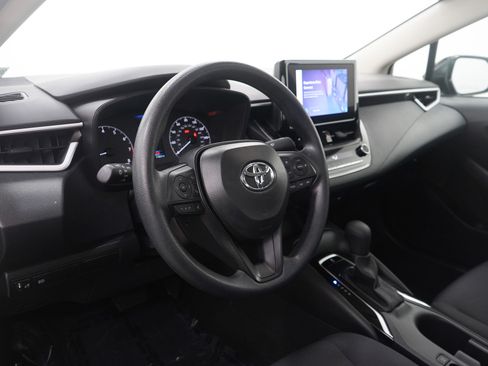 Used 2025 Toyota Corolla LE FWD image 19