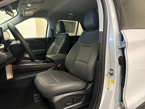 New 2026 Ford Explorer Active w/ Active Comfort Package AWD/4WD image 3