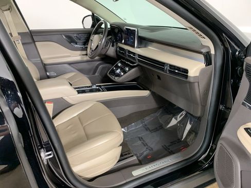 Used 2022 Lincoln Corsair AWD w/ Premium Package image 38